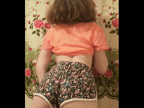 ❤️ Keçika ciwan a seksî li ber kamerayê kurtanên xwe ji xwe dike Porno vk li me ❤